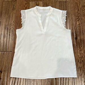 White blouse with lace cap sleeves Sz s